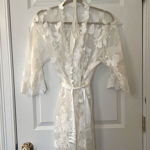 Bridal robe, one size fits all!